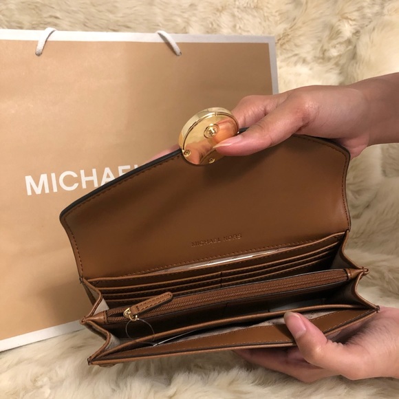 Michael Kors Fulton Large Flap Continental Wallet - Picture 2 of 4